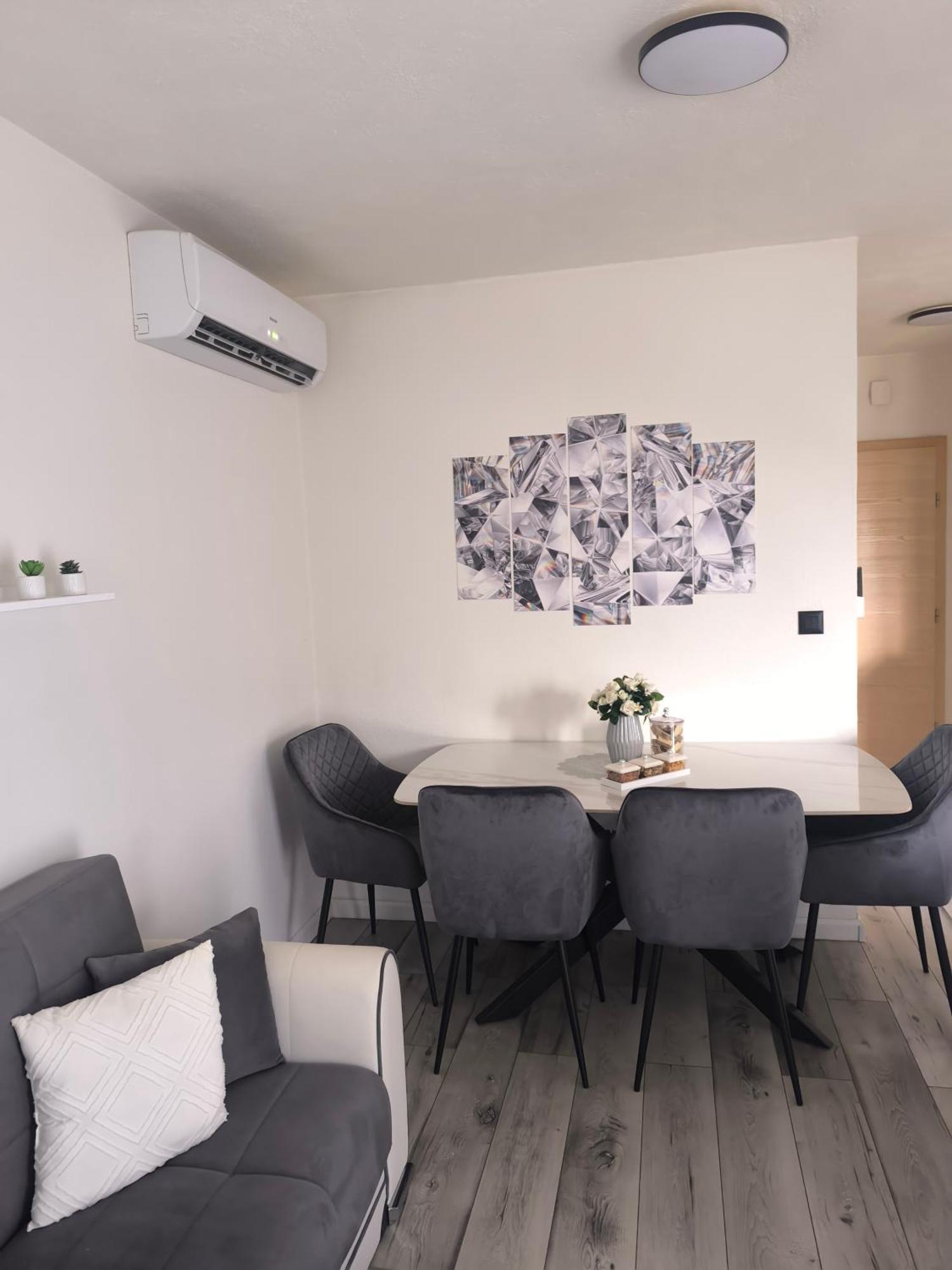 Apartman Rex Svinisce Exteriör bild
