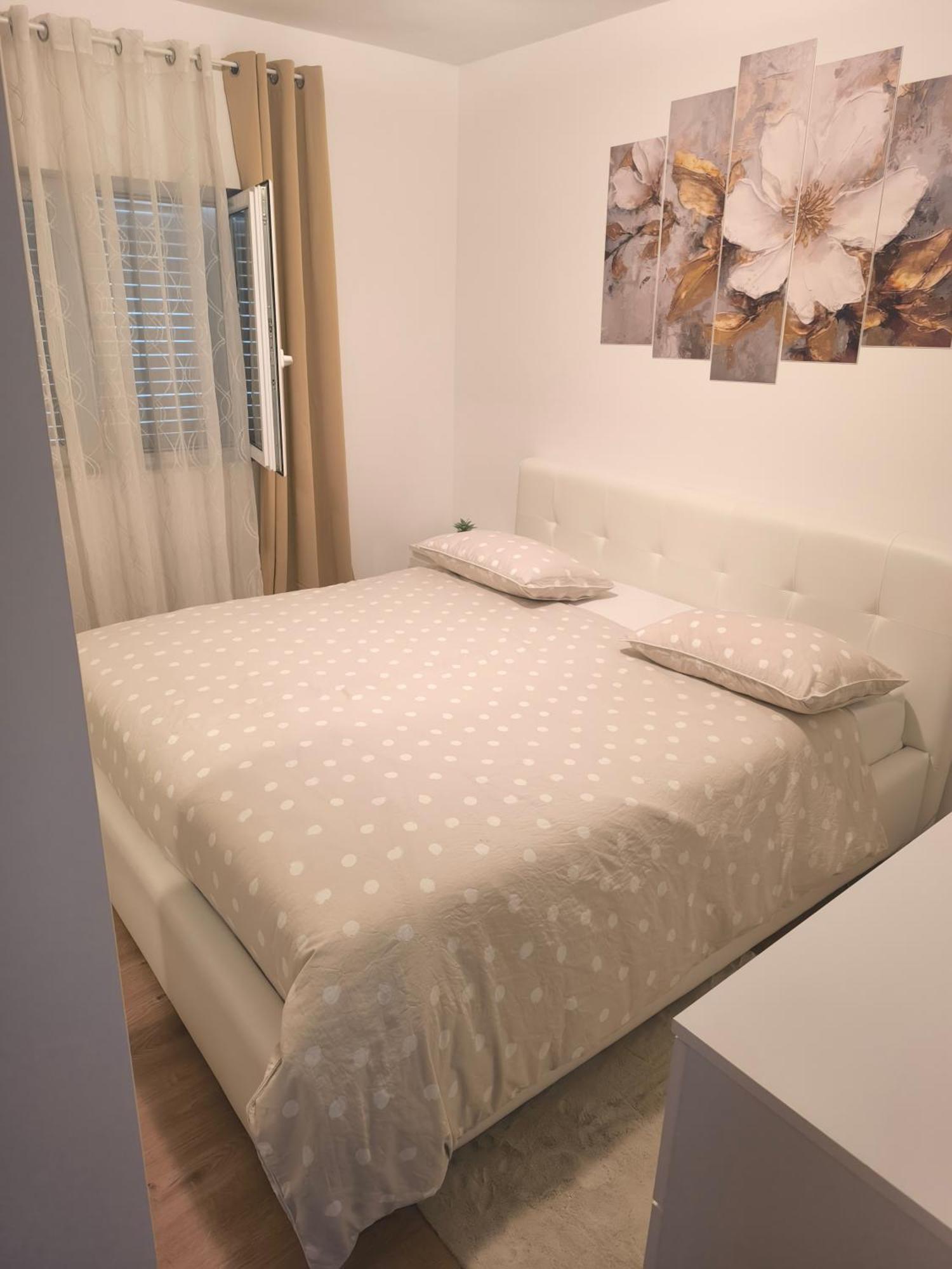 Apartman Rex Svinisce Exteriör bild